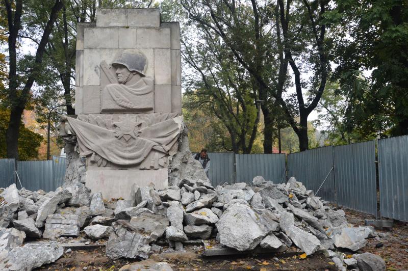 Война с памятниками - война с исторической памятью